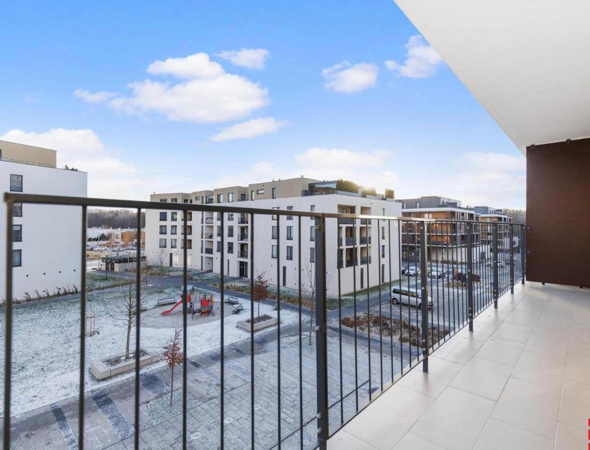Sunflower - Modern Large Charming Apartment With Balcony Bratislava Eksteriør bilde